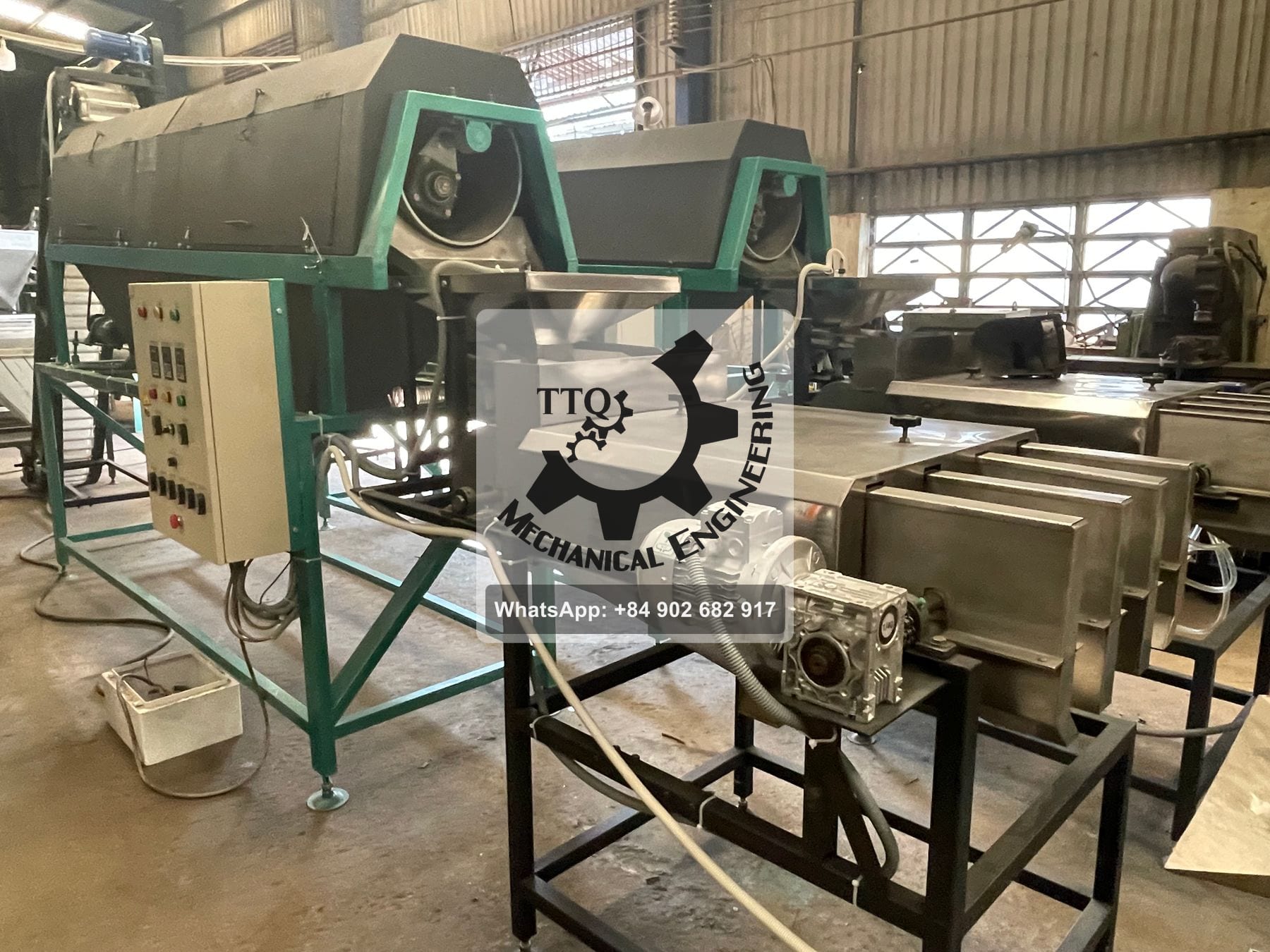 A four-head TTQ peeling machine on a green frame, with its control panel and collection trough